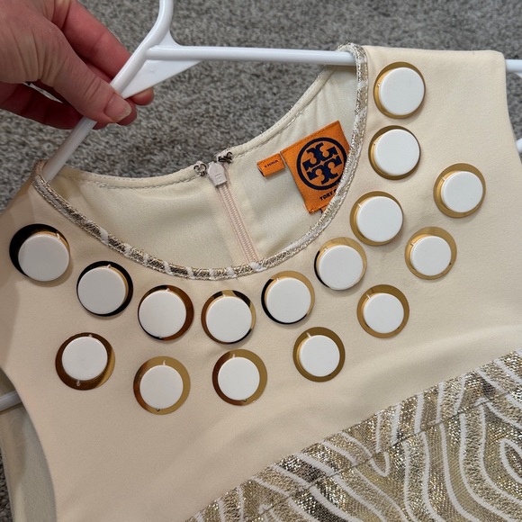 Tory Burch Shiny Gold Metallic Lume Ivory Silk Sleeveless Shift Dress. - Picture 7 of 12